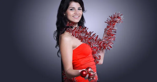 Πλαϊνή όψη.Όμορφη νεαρή γυναίκα με κόκκινο φόρεμα. απομονωμένο στο blac — Φωτογραφία Αρχείου