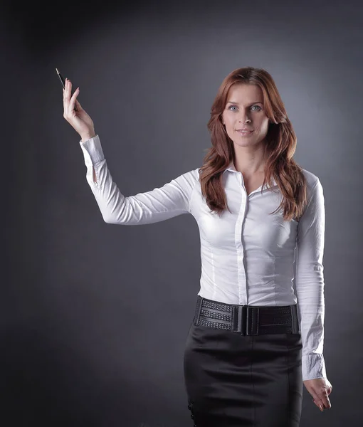 Selbstbewusste Geschäftsfrau zeigt sich auf Kopierfläche — Stockfoto