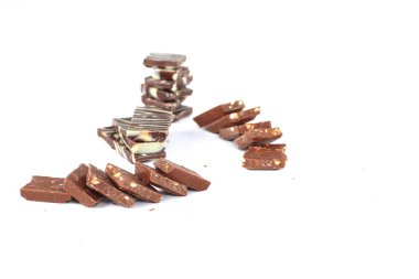 orijinal sütlü çikolata .isolated beyaz dilim