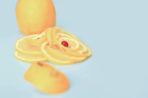 Close up.fette di limone sul tagliere — Foto Stock