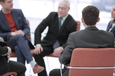 up.business takım yeni fikirleri tartışmak kapatın.