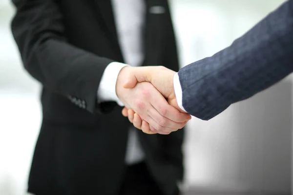 Up.handshake van businesspartners in het Bureau te sluiten — Stockfoto