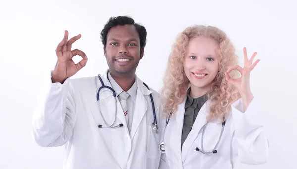 Dos doctores del centro médico mostrando gesto OK . — Foto de Stock