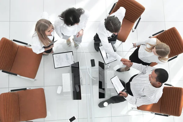 Top view.the handshake business partners at a business meeting. — Stock Photo, Image