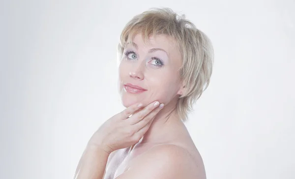 Rostro elegante de la mujer con maquillaje diario — Foto de Stock