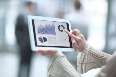 yakın up.a iş kadını puan finansal grafik, onun parmak