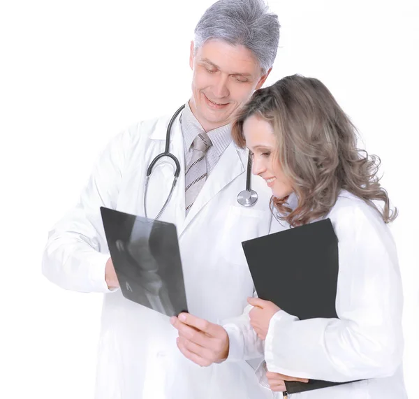 Professional medical team with doctors and surgeon examining pa — Stock Photo, Image