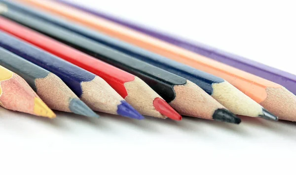 Zestaw kolorowych ołówków na biały background.photo z miejsca kopii — Zdjęcie stockowe