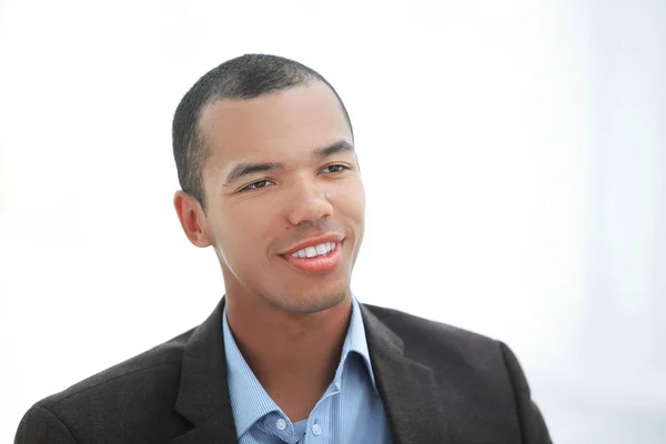 Primer plano. Retrato de un hombre de negocios guapo. aislado sobre fondo blanco — Foto de Stock