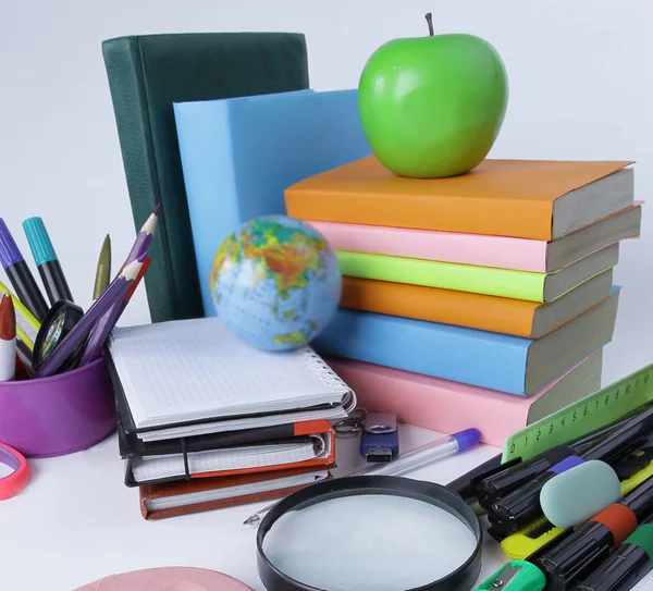 Dois doces e material escolar em um fundo branco — Fotografia de Stock