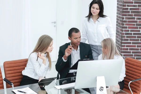 Team di lavoro per un nuovo progetto di business — Foto Stock