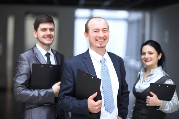 Close up. Ein Team selbstbewusster Geschäftsleute. — Stockfoto