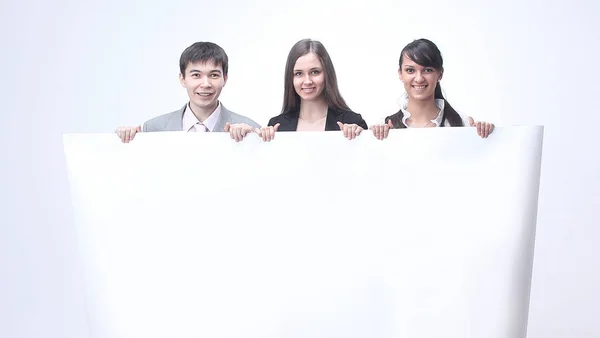 Exitoso equipo de negocios sosteniendo un banner en blanco . —  Fotos de Stock