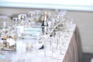 up.Table ziyafet önce restoranda kapatın