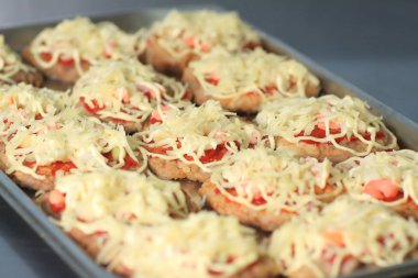 bir fırın tepsisine potalara up.Meat kapatın