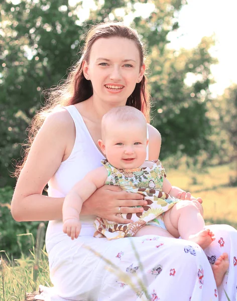 Portrait of happy mother and daughter on Park background — Stock Photo, Image