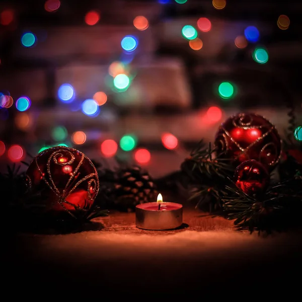 Candela e decorazioni dell'albero di Natale.Natale festivo backgro — Foto Stock