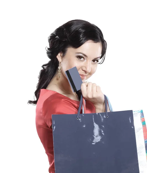 Senhora encantadora com um cartão de crédito. isolado em branco — Fotografia de Stock