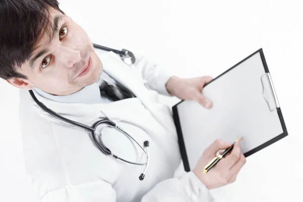 Close-up van een arts in zijn handen houden een kaart van de patiënt. — Stockfoto