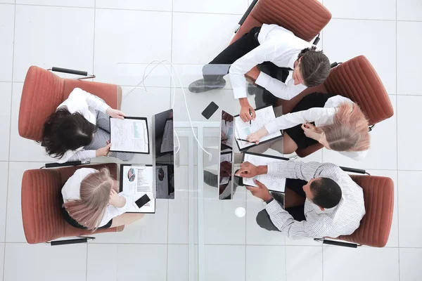 Top view.the business team lavora con documenti finanziari . — Foto Stock