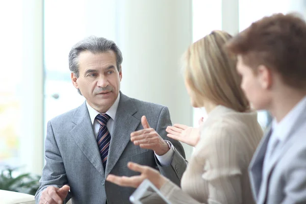 Equipo de negocios discutiendo problemas de trabajo.foto con espacio de copia —  Fotos de Stock