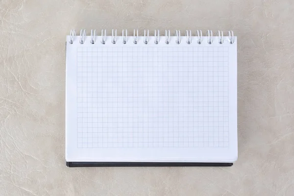 Nyissa meg a notebook a spirál, a papír background.photo hely másolás — Stock Fotó