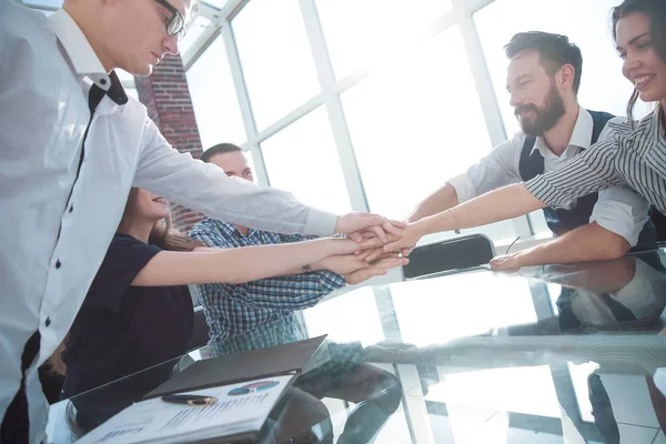 Business partners shake hands during a working meeting — Stock Photo, Image