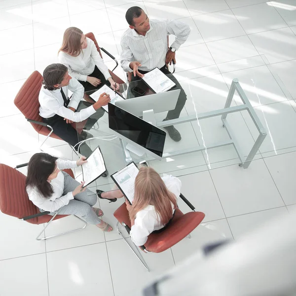 Top view.multi-etnico business team presso il workshop — Foto Stock