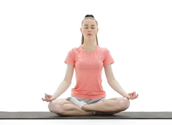 Yoga. Mujer meditando y haciendo yoga sobre fondo blanco — Foto de Stock