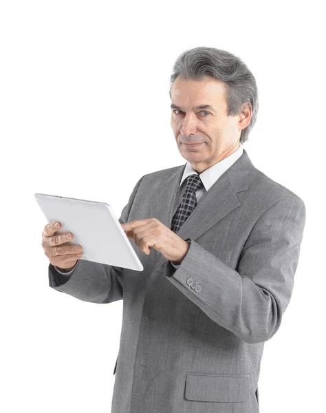 Empresário apontando dedo para o screen.isolated tablet digital no fundo branco — Fotografia de Stock