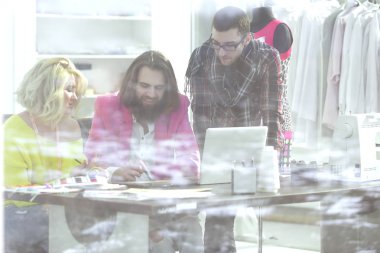 Görünüm glass.creative takım arkasından stüdyo yeni fikirleri tartışır