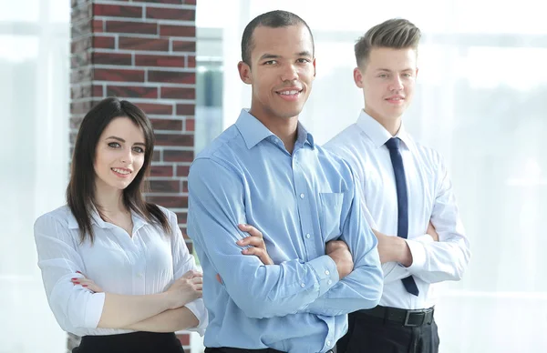 Portret van succesvol business team in de achtergrond van het kantoor — Stockfoto