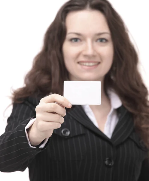 Closeup.successful mujer de negocios mostrando la tarjeta de visita en blanco. —  Fotos de Stock