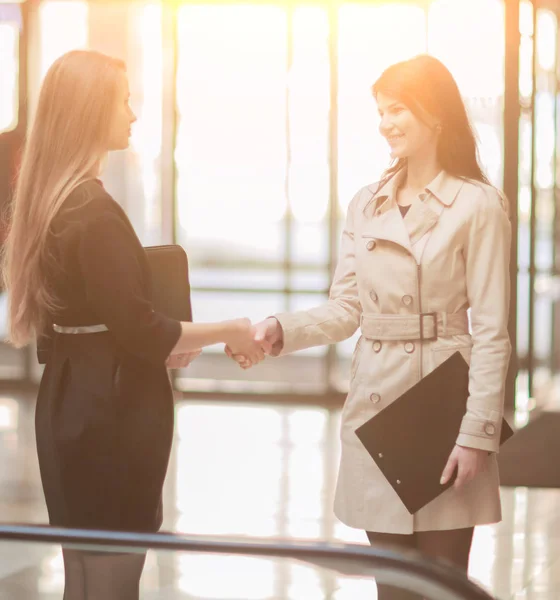 Handshake of business partners in the lobby of a modern office — Stock Photo, Image