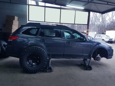 Oto Servisi. Araba lastik değiştirme ve bakım