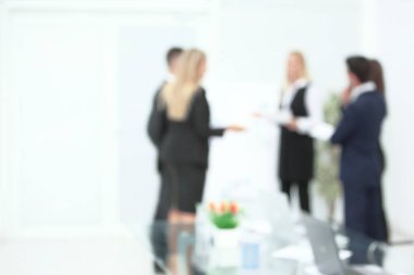 bir grup iş adamları office arka plan üzerinde bulanık görüntü