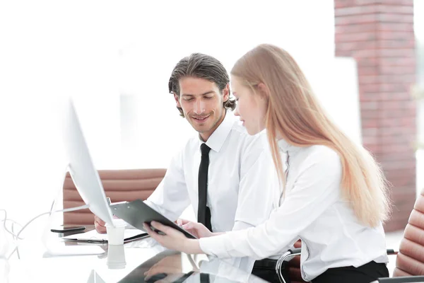 Gerente Empleado Discutiendo Documentos Trabajo — Foto de Stock