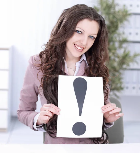Young business woman showing poster with an exclamation point . — Stock Photo, Image