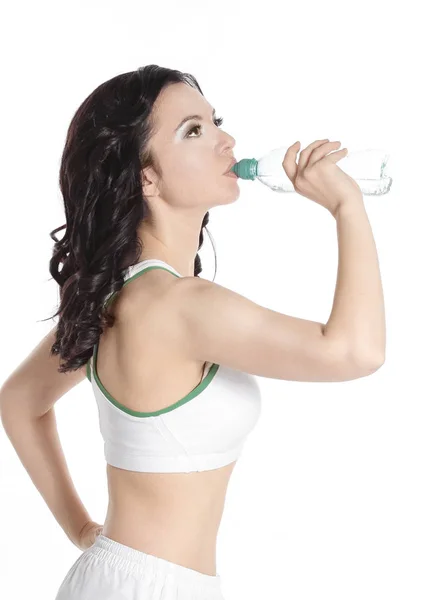 Sportieve vrouw met fles drinken water.isolated op witte achtergrond — Stockfoto