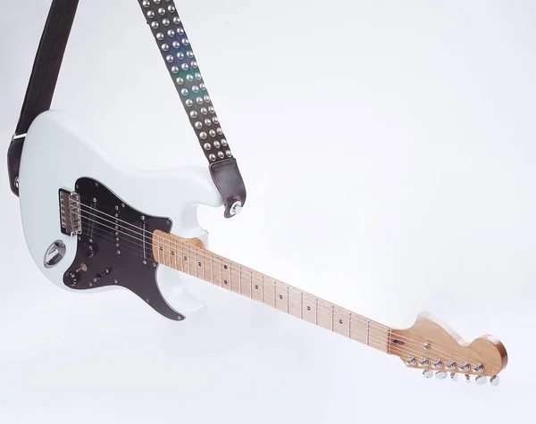 Detailní .modern elektrická kytara na bílém pozadí. — Stock fotografie