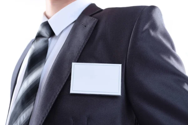 Étiquette d'identité vierge accrochée à un costume d'homme d'affaires — Photo