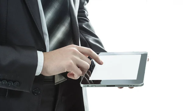 Nahaufnahme: Geschäftsmann tippt auf den Bildschirm des digitalen Tablets — Stockfoto