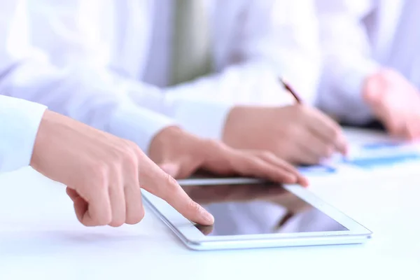 Close up.employee clicking on the screen of the digital tablet — Stock Photo, Image