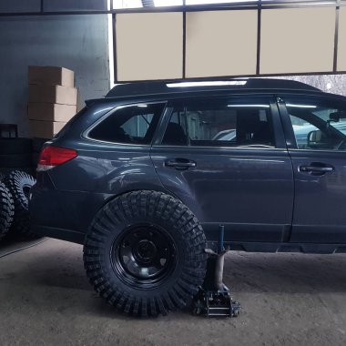 Oto Servisi. Araba lastik değiştirme ve bakım