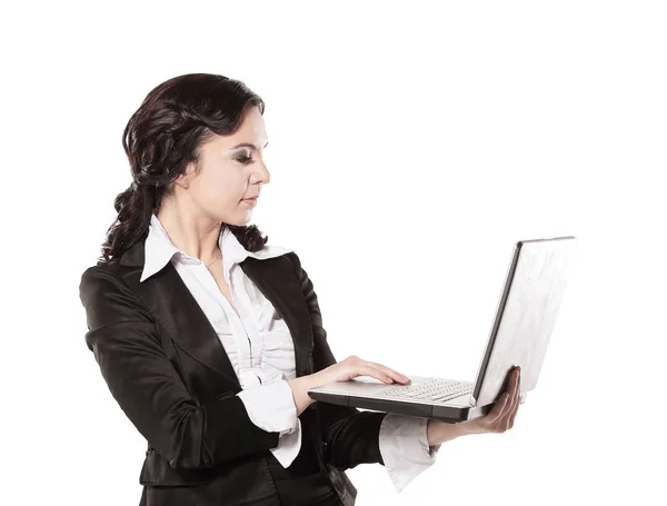 Портрет молодой счастливой деловой женщины с ноутбуком на белом фоне — стоковое фото
