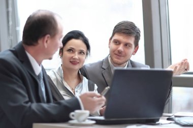 arka view.group dizüstü bilgisayar kullanma office iş adamları
