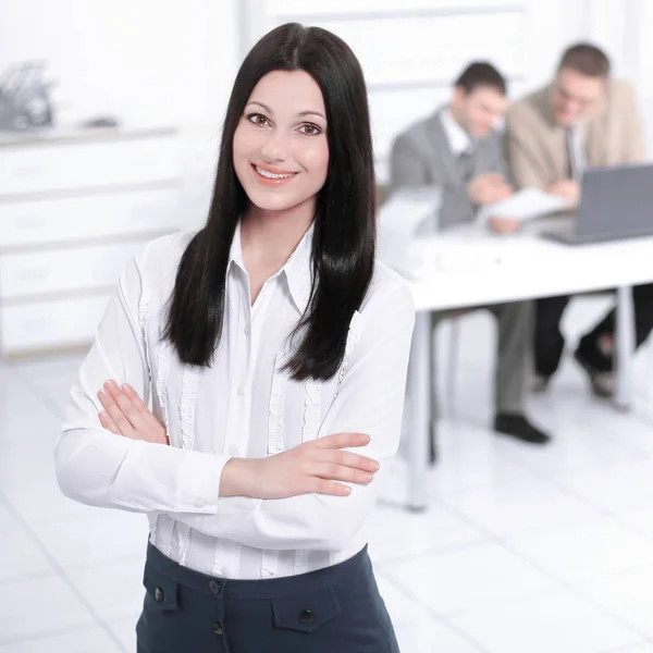Porträtt av en kvinna Manager på bakgrunden av kontoret — Stockfoto
