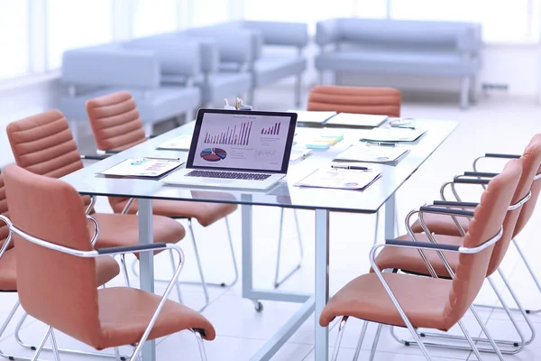 Sala de conferências moderna antes da reunião.foto com espaço de cópia . — Fotografia de Stock