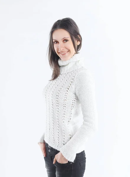Retrato de la mujer joven moderna en suéter blanco y jeans.isolated en blanco —  Fotos de Stock