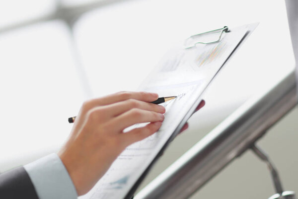 Закрыть бизнес, работающий с графическими данными в офисе
